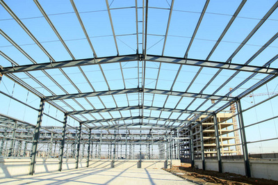 工廠裝配車間 連接農(nóng)業(yè)機(jī)械與建筑工程機(jī)械制造的核心